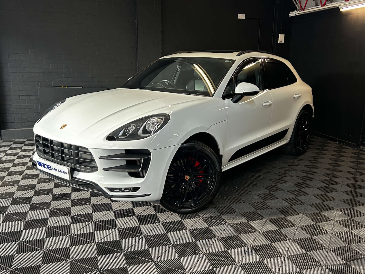 Used Porsche Macan 2017 for sale - 76404394: Photo 1