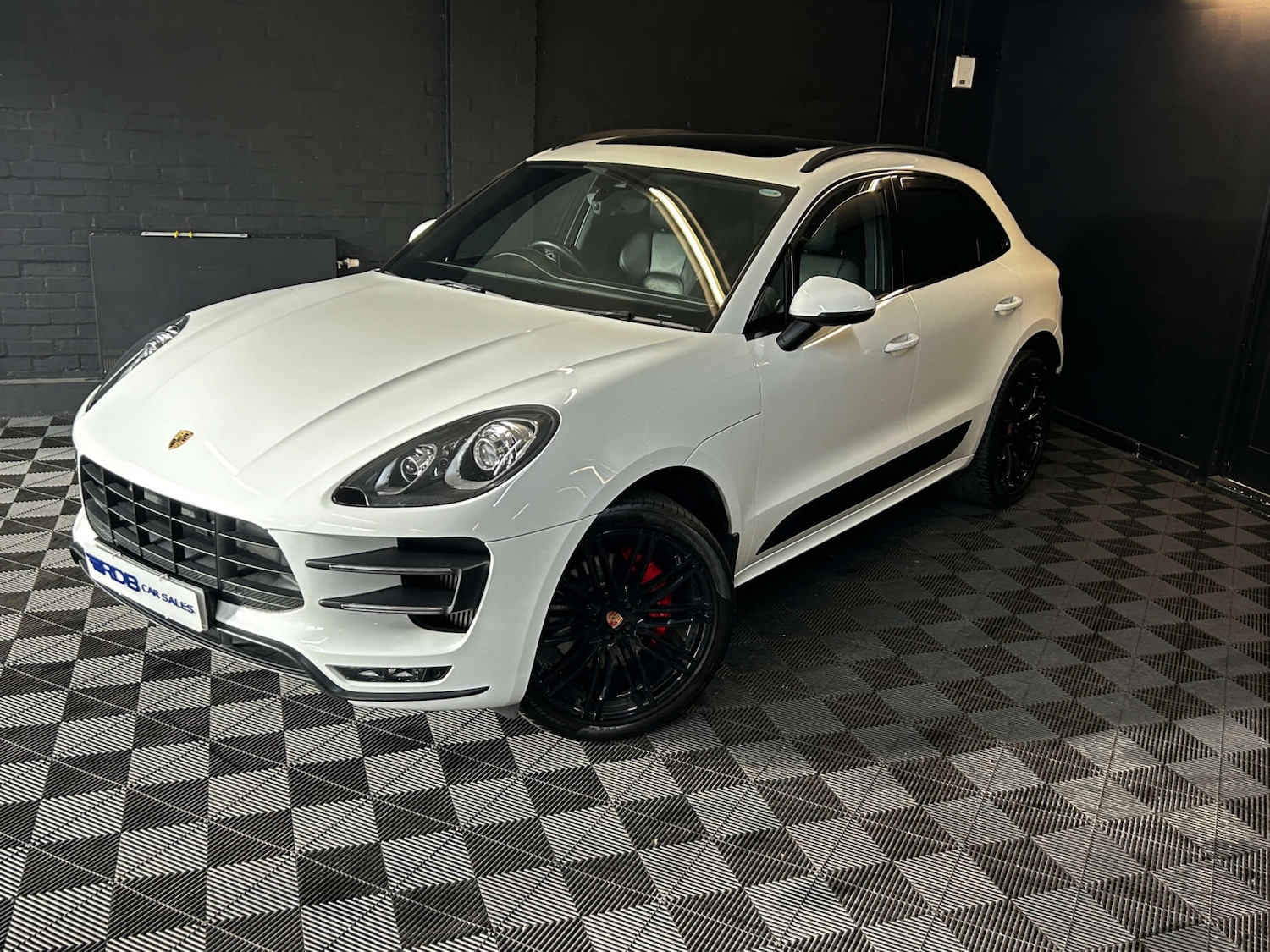 Used Porsche Macan 2017 for sale - 76404394: Photo 2