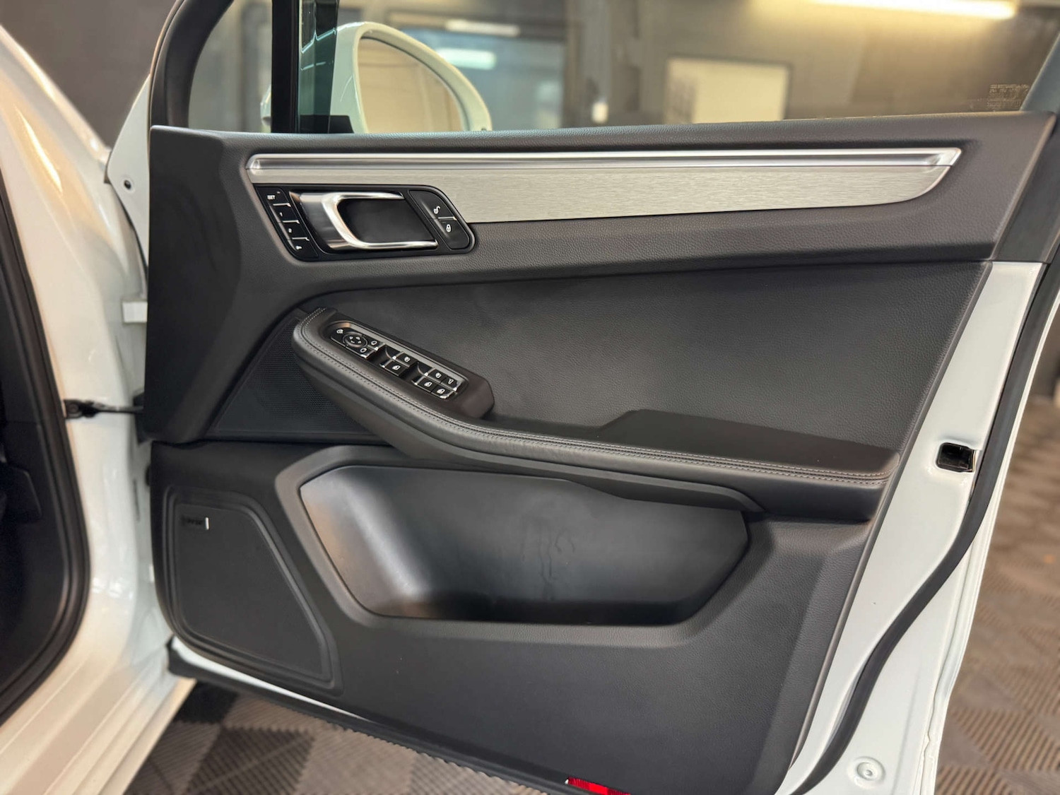 Used Porsche Macan 2017 for sale - 76404394: Photo 31