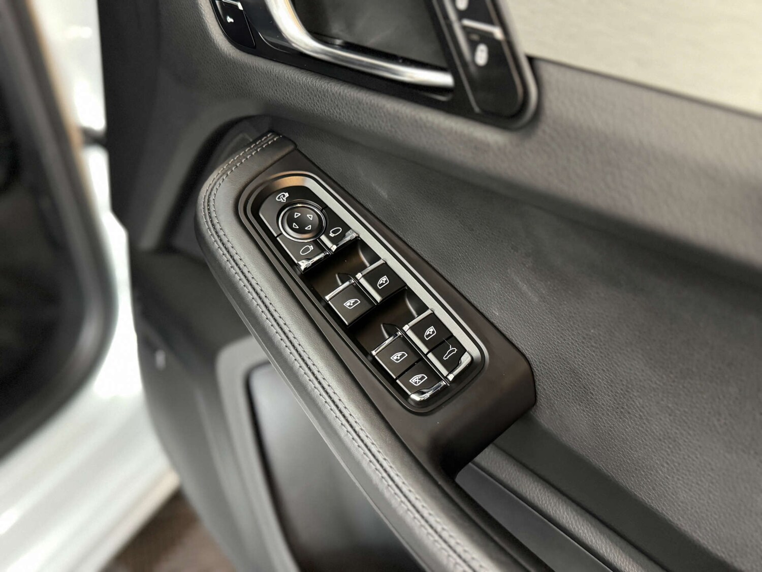 Used Porsche Macan 2017 for sale - 76404394: Photo 32