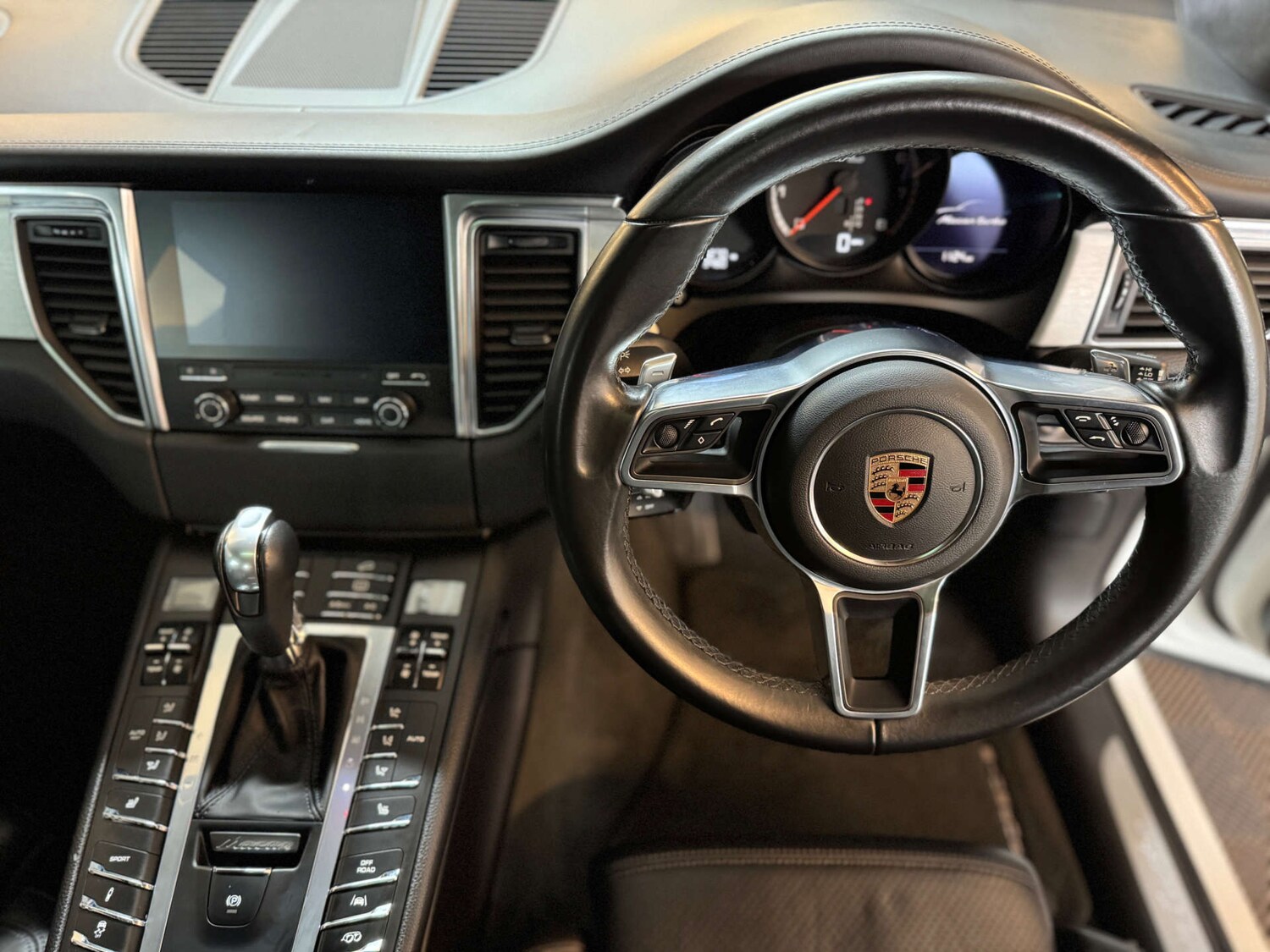 Used Porsche Macan 2017 for sale - 76404394: Photo 37