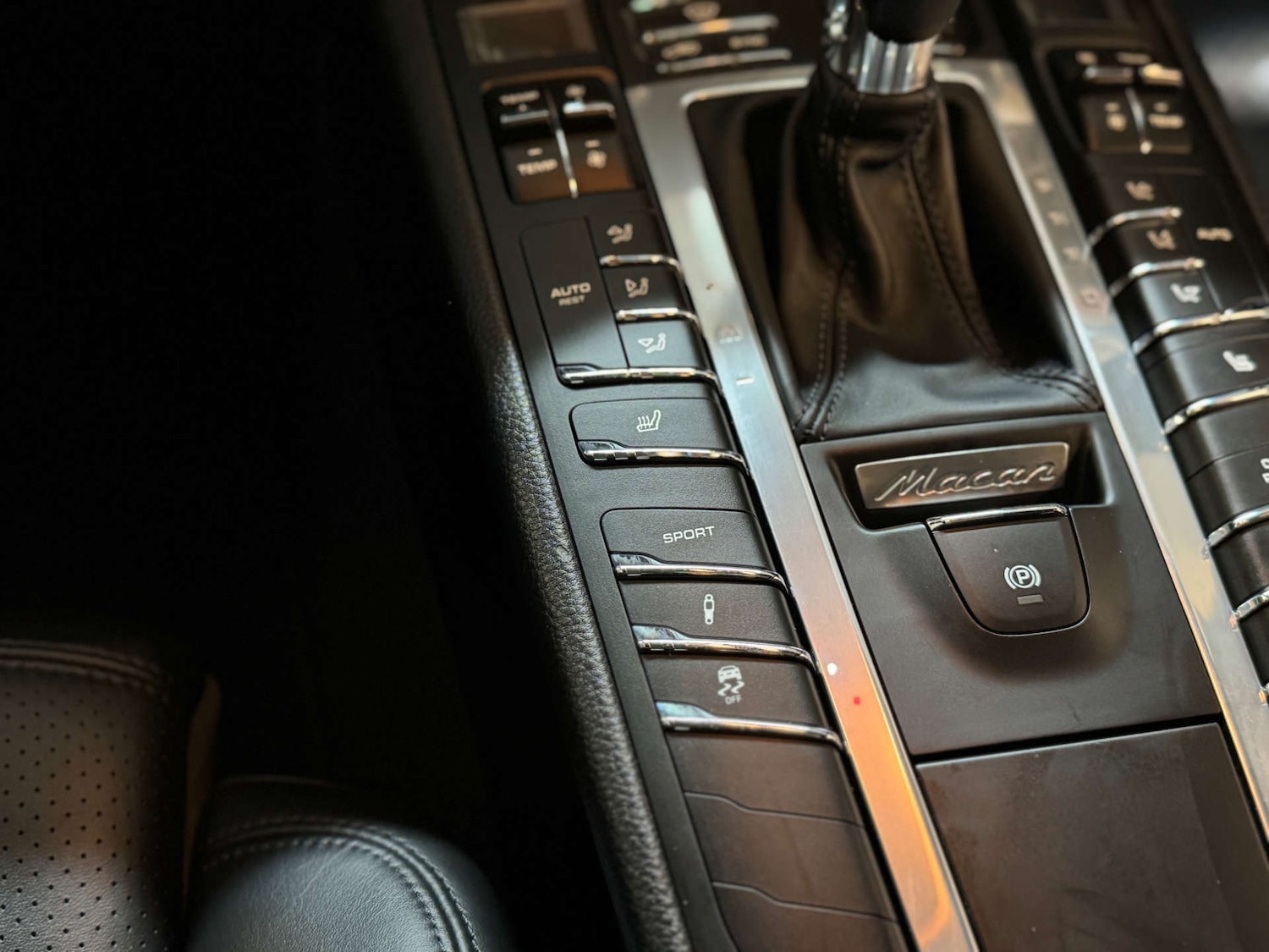 Used Porsche Macan 2017 for sale - 76404394: Photo 40