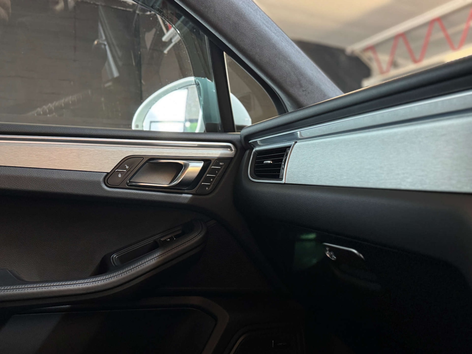 Used Porsche Macan 2017 for sale - 76404394: Photo 43