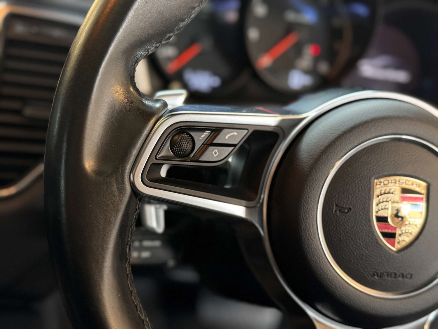 Used Porsche Macan 2017 for sale - 76404394: Photo 50