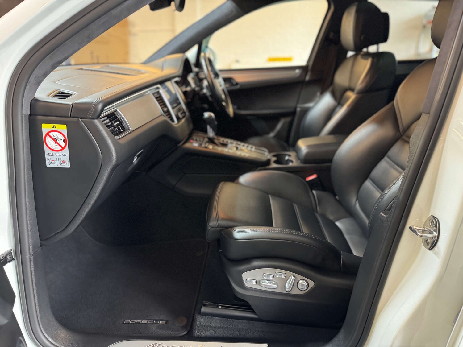 Used Porsche Macan 2017 for sale - 76404394: Photo 54