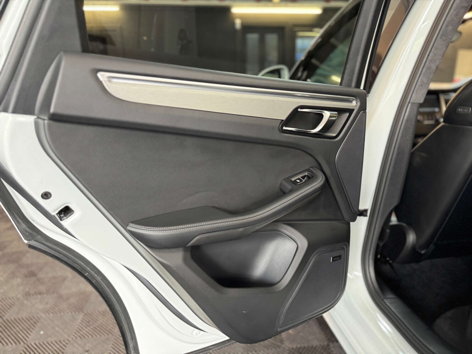 Used Porsche Macan 2017 for sale - 76404394: Photo 61