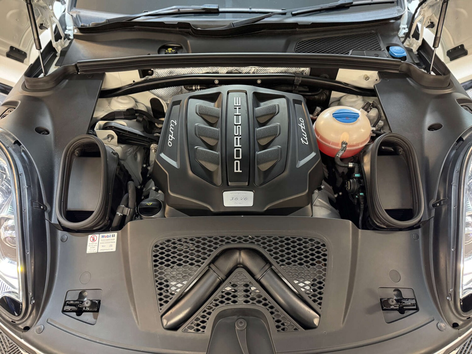 Used Porsche Macan 2017 for sale - 76404394: Photo 69