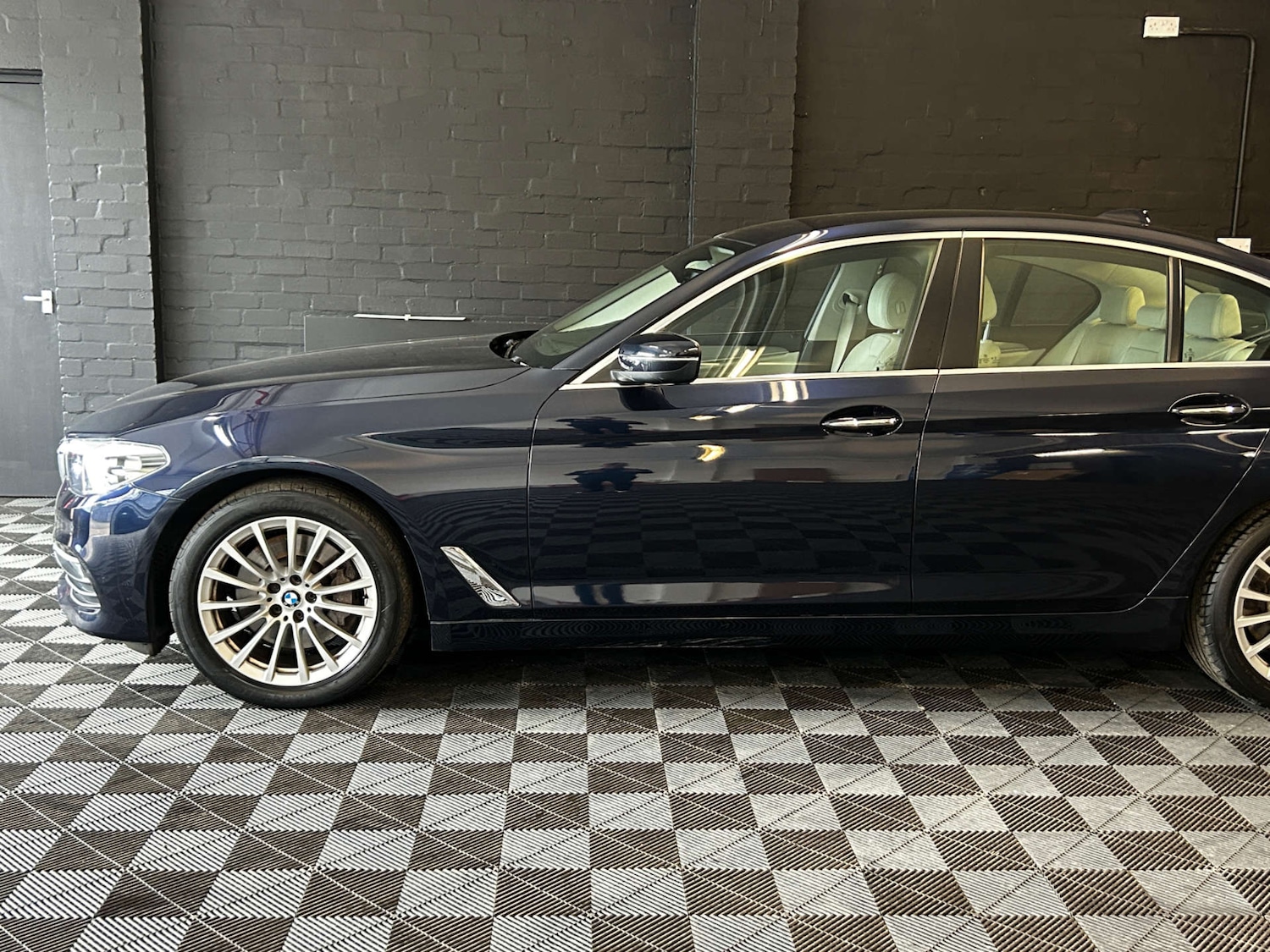 Used BMW 5 Series 2017 for sale - 76402682: Photo 12