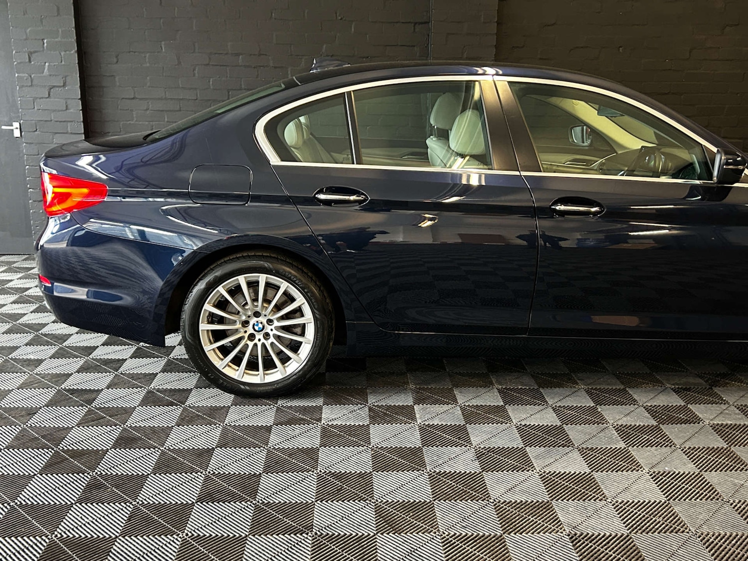 Used BMW 5 Series 2017 for sale - 76402682: Photo 15