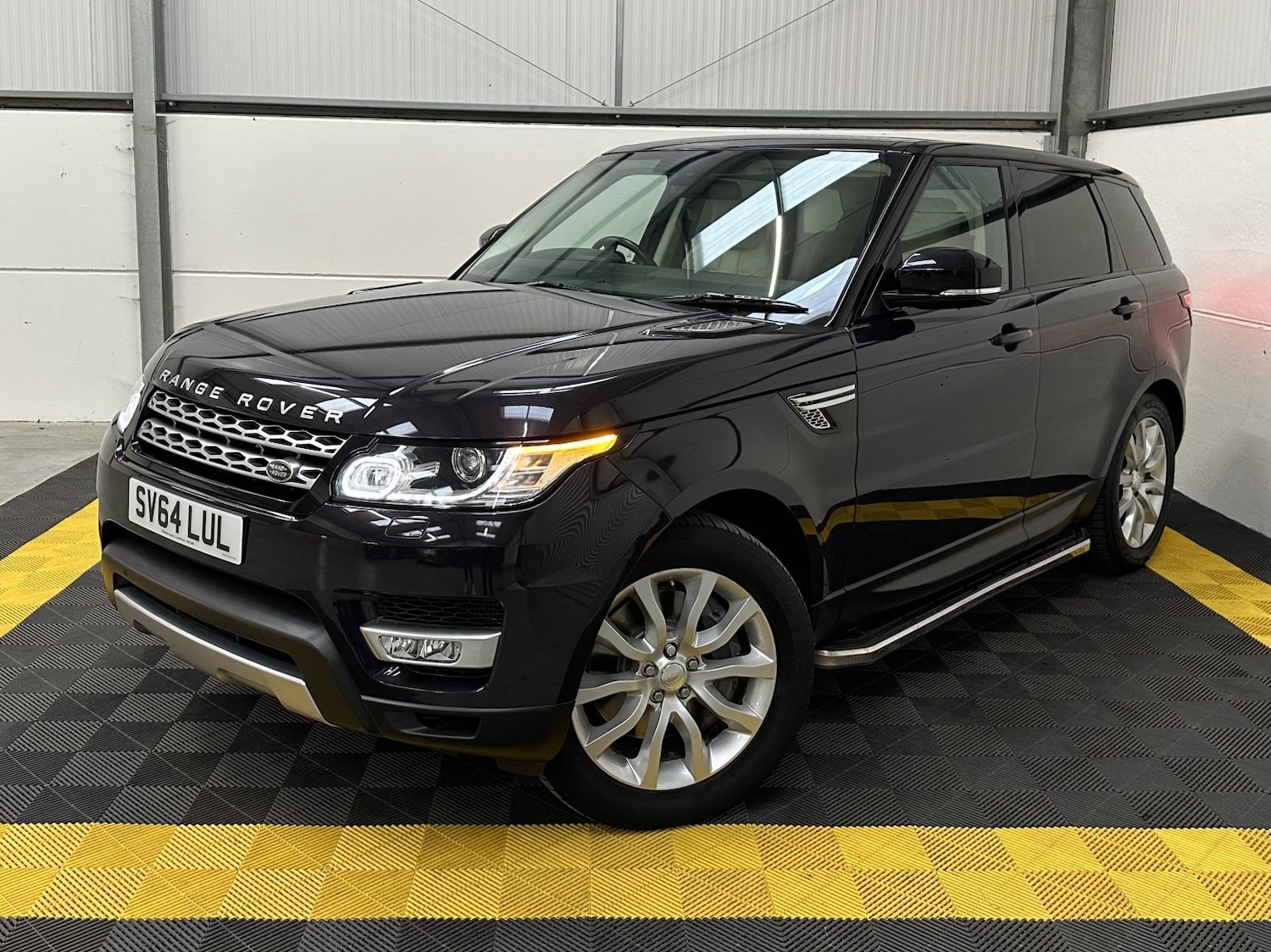 Used Land Rover Range Rover Sport 2014 for sale - 76821631: Photo 4