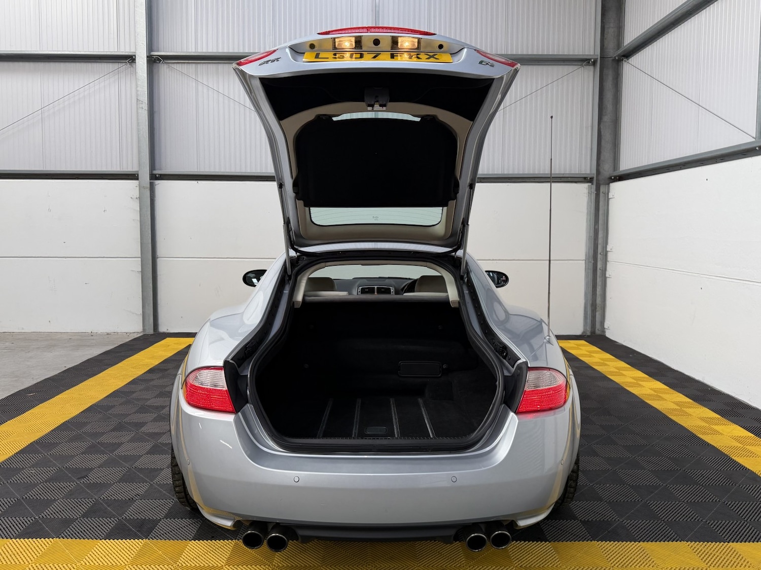 Used Jaguar XKR 2007 for sale - 77336257: Photo 31