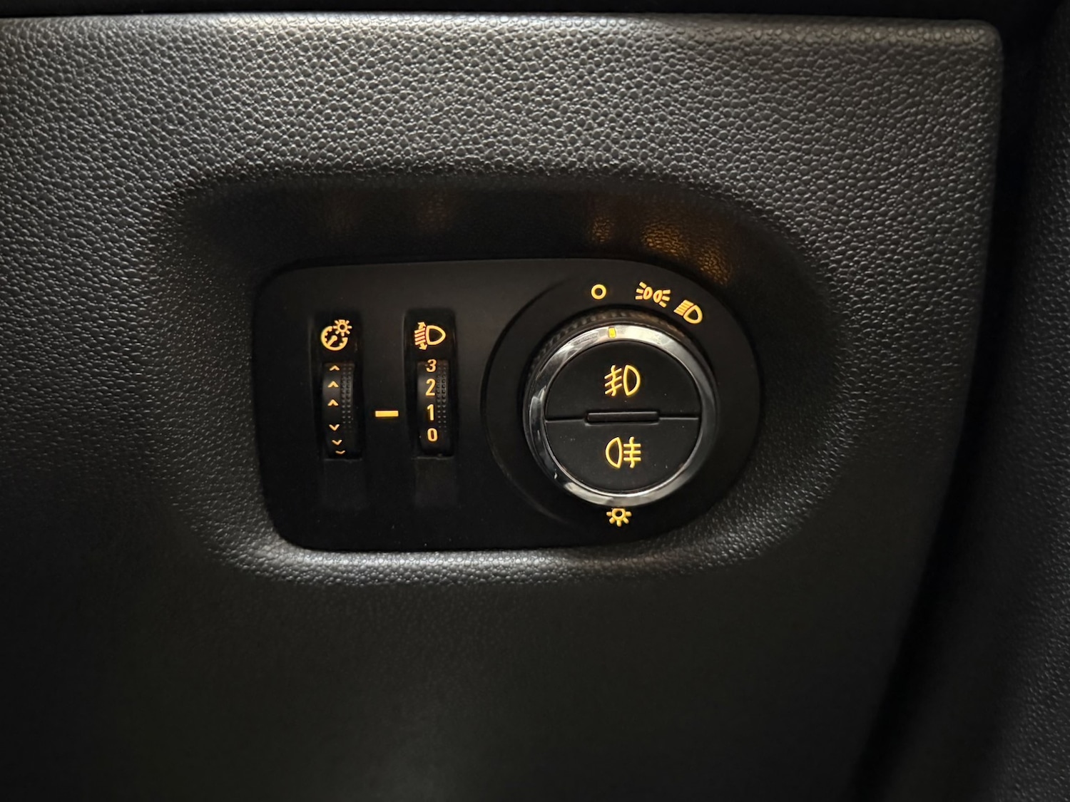 Used Vauxhall Corsa 2013 for sale - 77154457: Photo 24