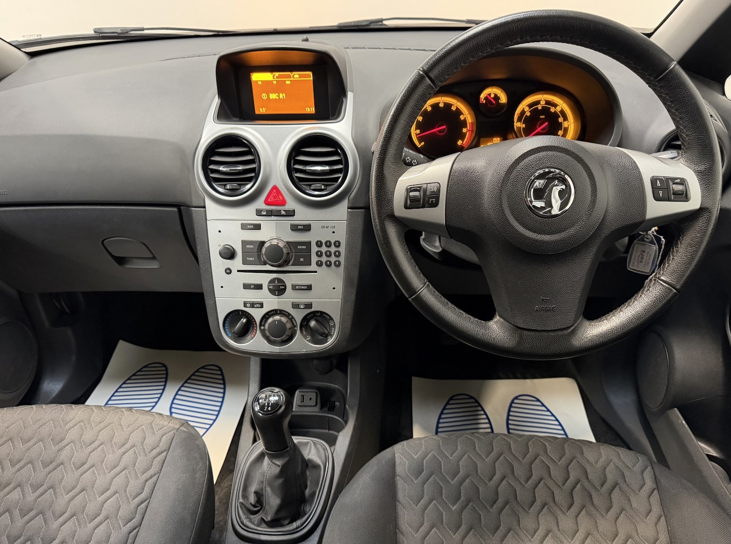 Used Vauxhall Corsa 2013 for sale - 77154457: Photo 3