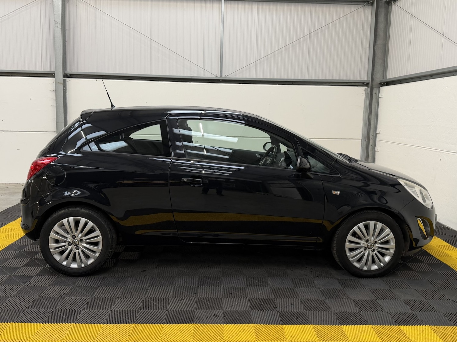 Used Vauxhall Corsa 2013 for sale - 77154457: Photo 9