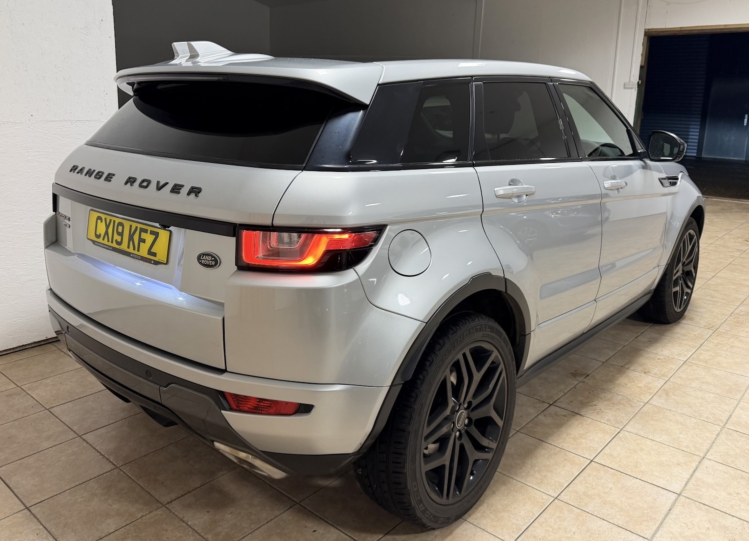 Used Land Rover Range Rover Evoque 2019 for sale - 76863851: Photo 2