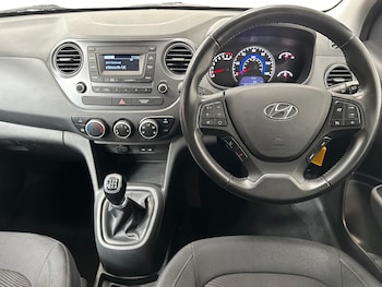 Used Hyundai i10 2019 for sale - 76821576: Photo