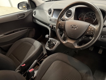 Used Hyundai i10 2019 for sale - 76821594: Photo