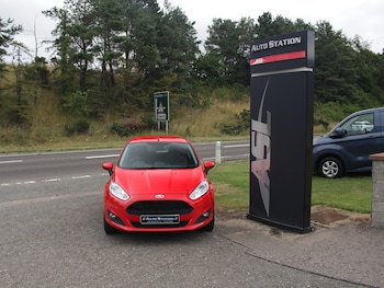 Used Ford Fiesta 2017 for sale - 79341877: Photo