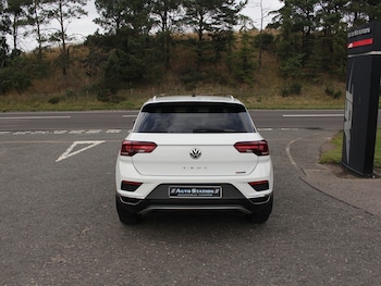 Used Volkswagen T-Roc 2018 for sale - 77802801: Photo