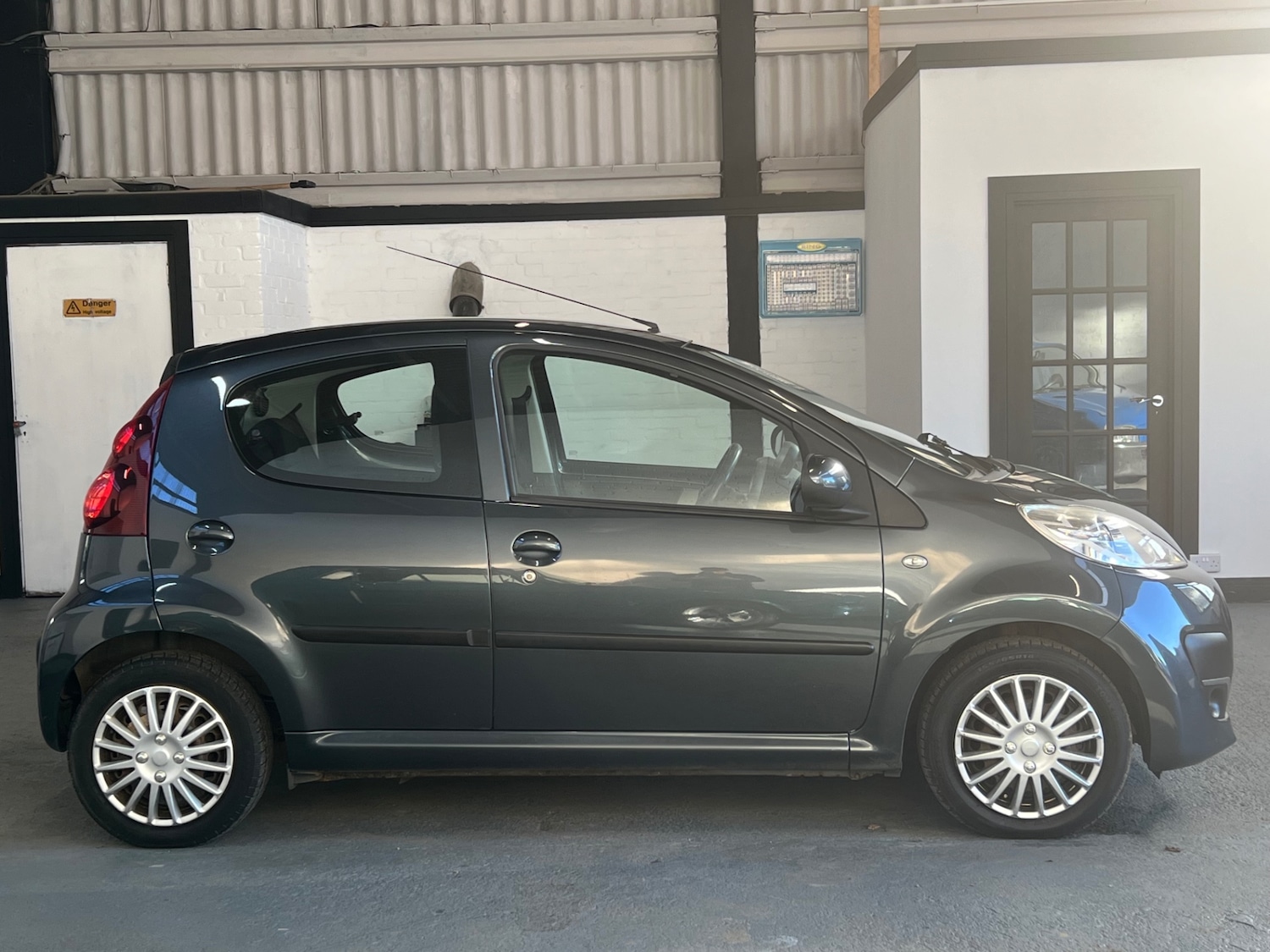 Used Peugeot 107 2014 for sale - 76611463: Photo 8