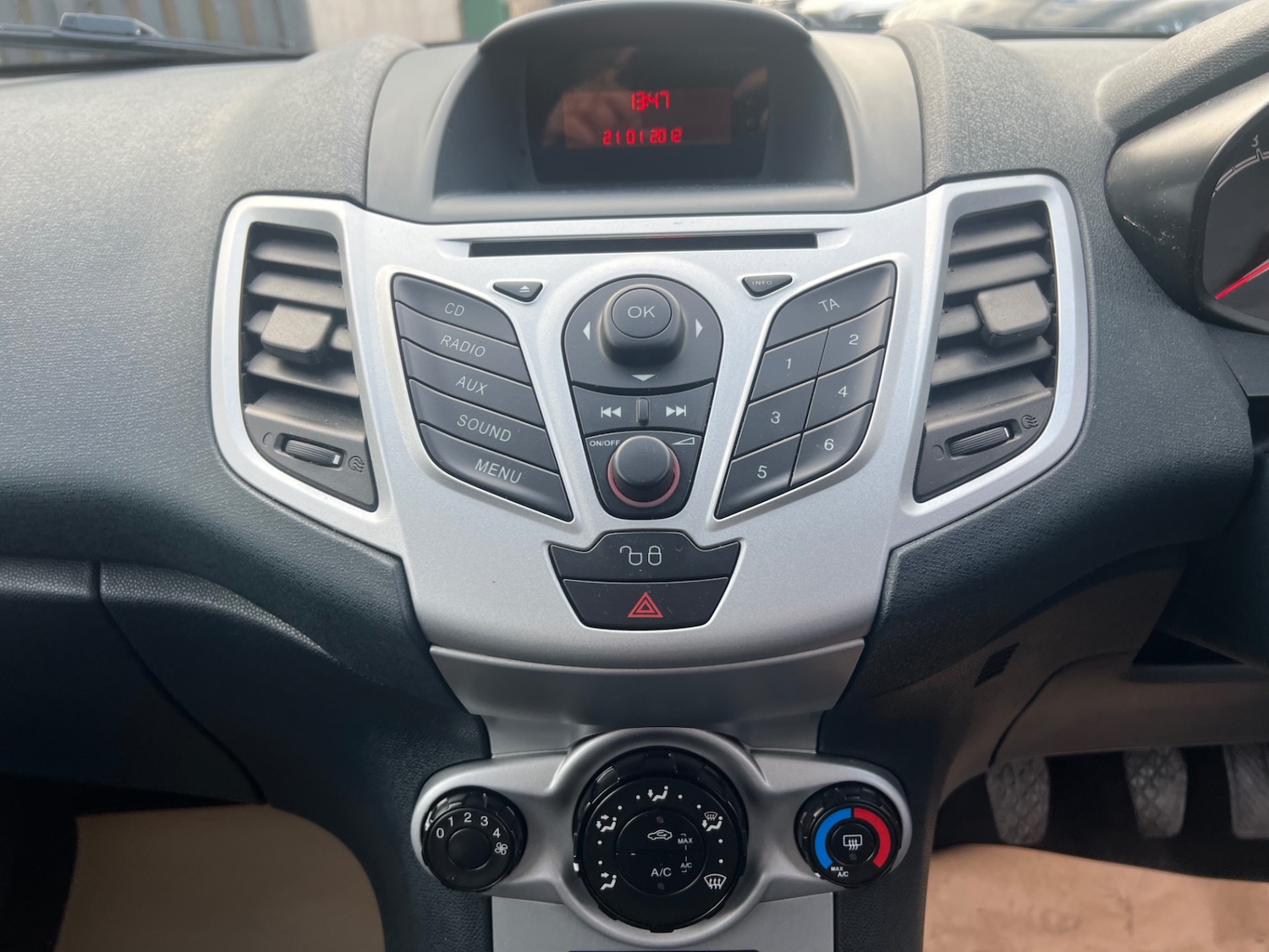 Used Ford Fiesta 2011 for sale - 76853893: Photo 9