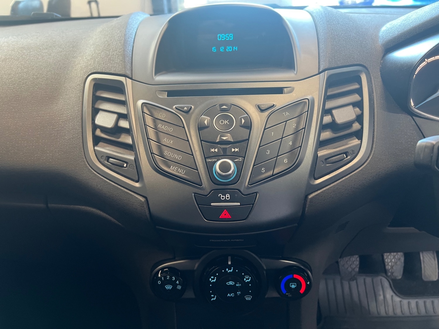 Used Ford Fiesta 2015 for sale - 76921532: Photo 11