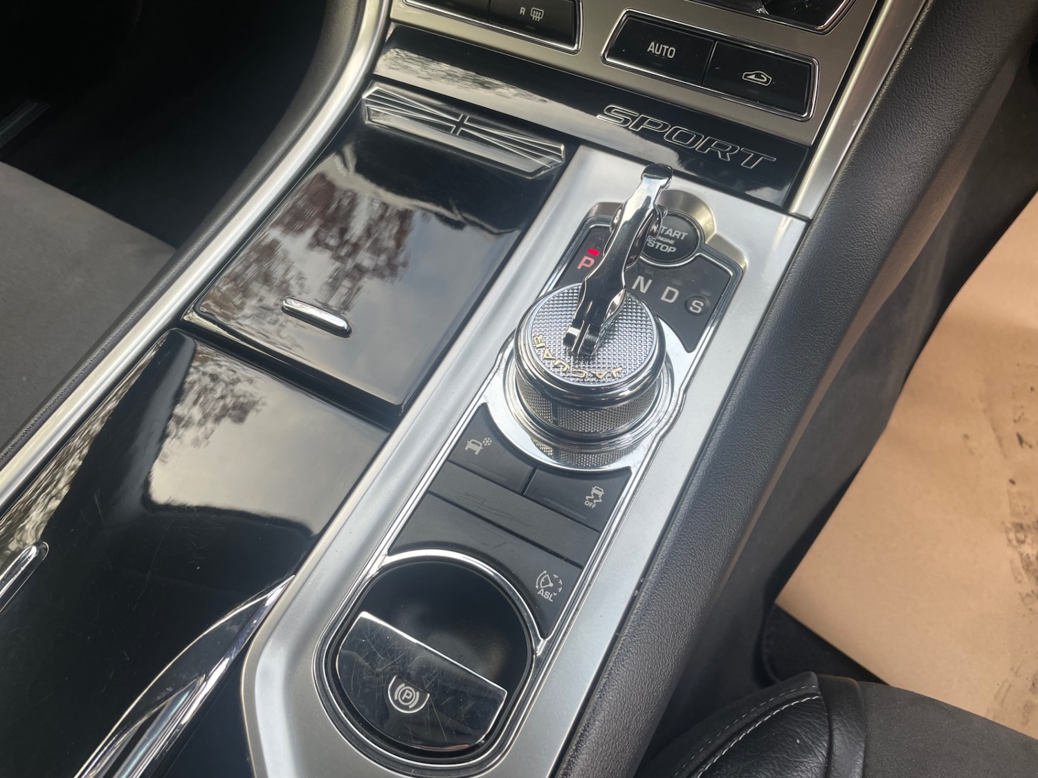 Used Jaguar XF 2012 for sale - 76298956: Photo 13