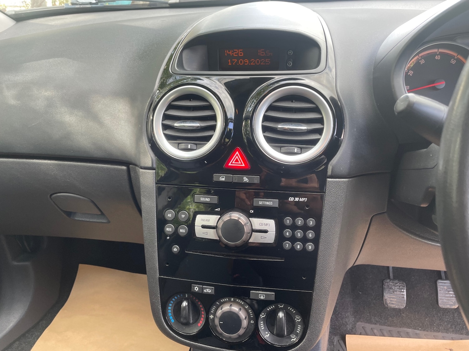 Used Vauxhall Corsa 2009 for sale - 75987809: Photo 11