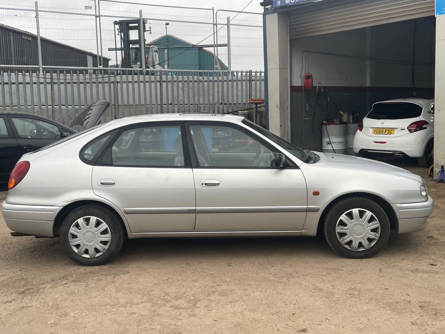 Used Toyota Corolla 1999 for sale - 76126520: Photo 4