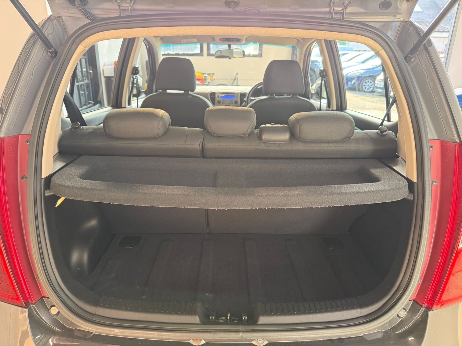 Used Hyundai i10 2011 for sale - 77980632: Photo 18