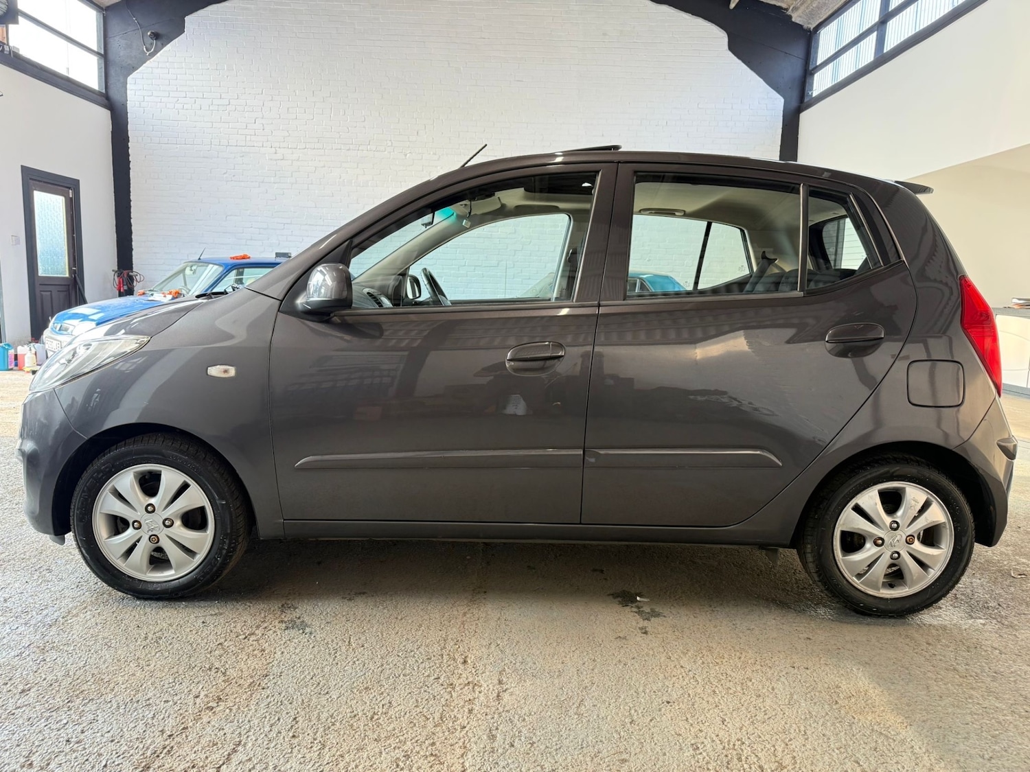 Used Hyundai i10 2011 for sale - 77980632: Photo 4