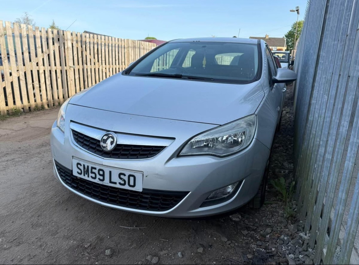 Used Vauxhall Astra 2009 for sale - 76126536: Photo 2