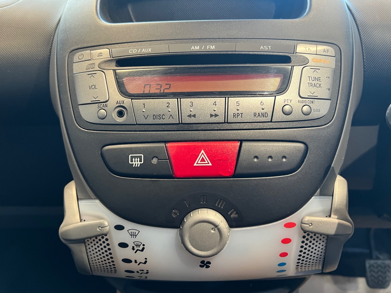 Used Peugeot 107 2009 for sale - 77095401: Photo 11