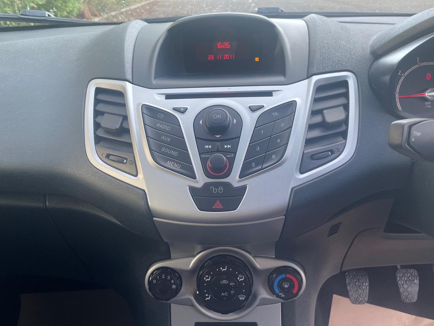 Used Ford Fiesta 2011 for sale - 75999997: Photo 10