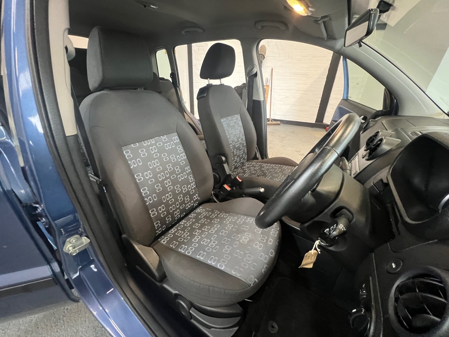 Used Ford Fusion 2005 for sale - 76525798: Photo 13