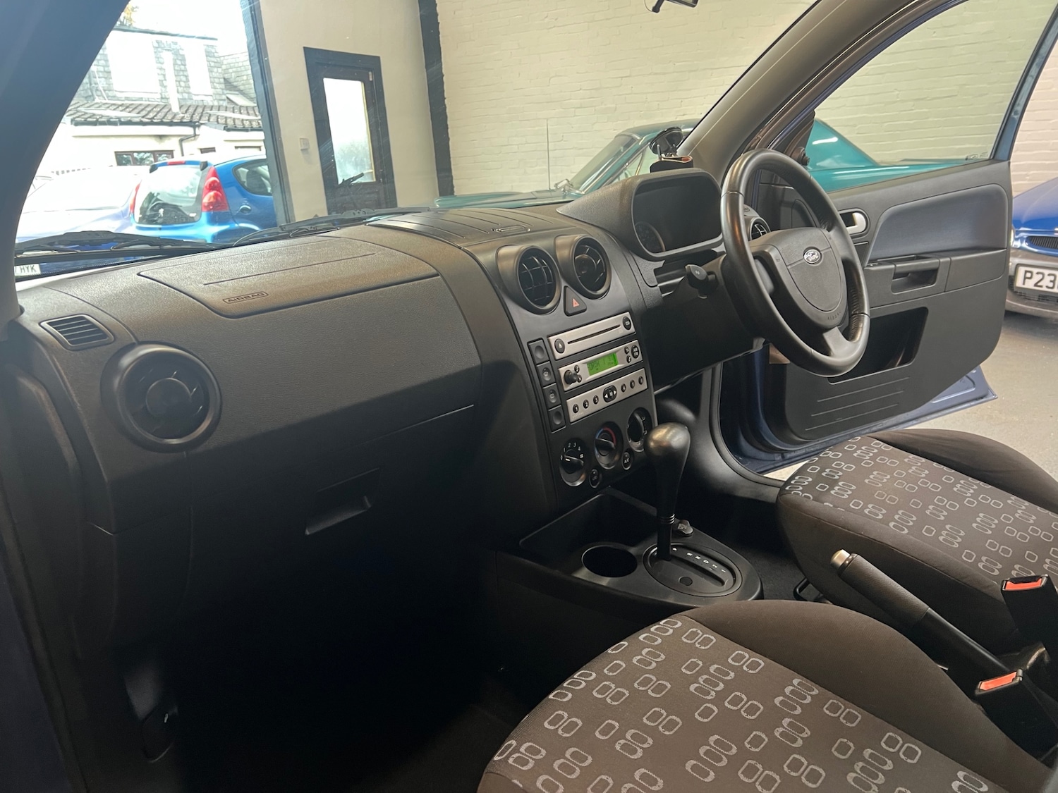 Used Ford Fusion 2005 for sale - 76525798: Photo 15