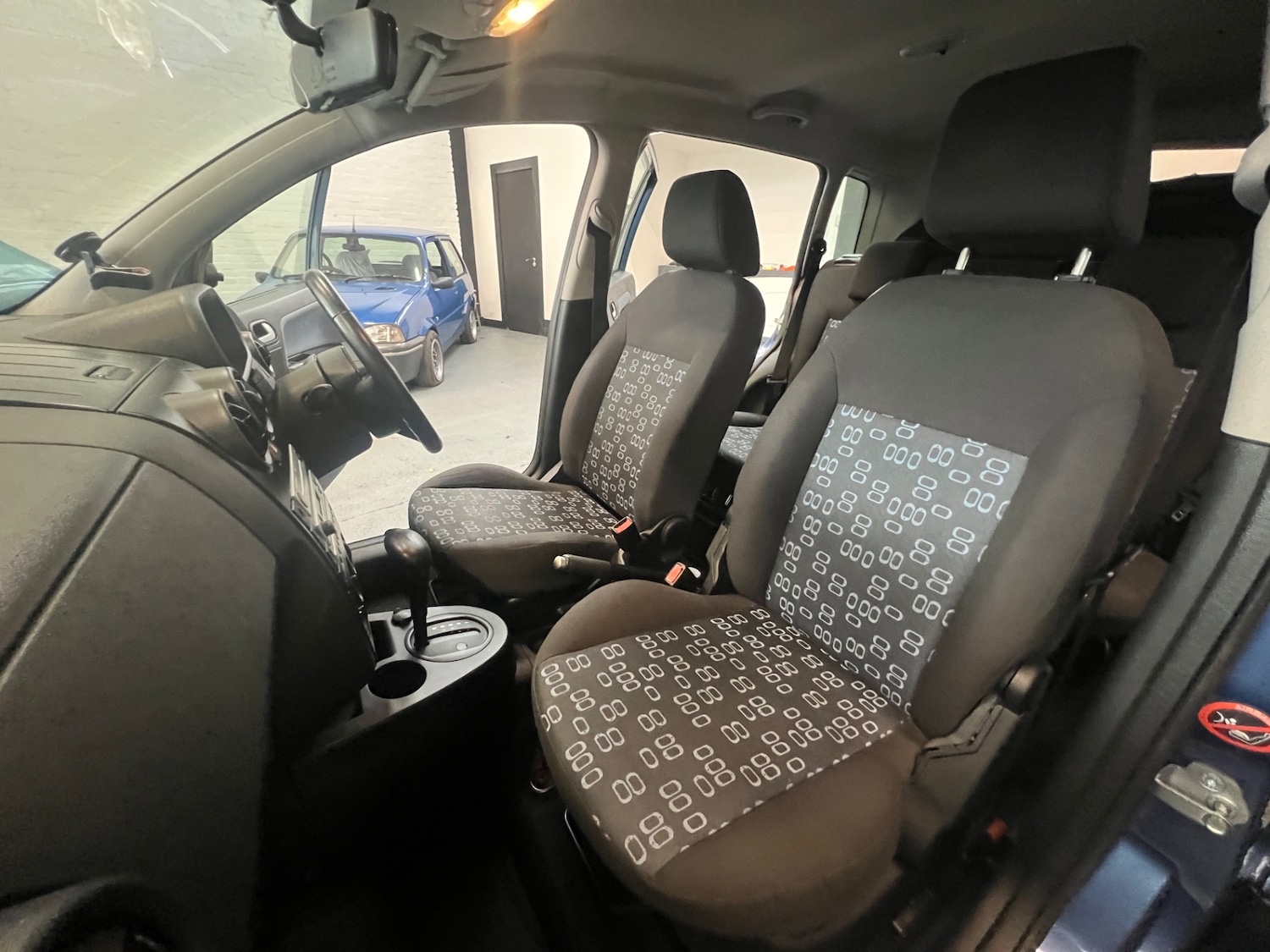 Used Ford Fusion 2005 for sale - 76525798: Photo 16