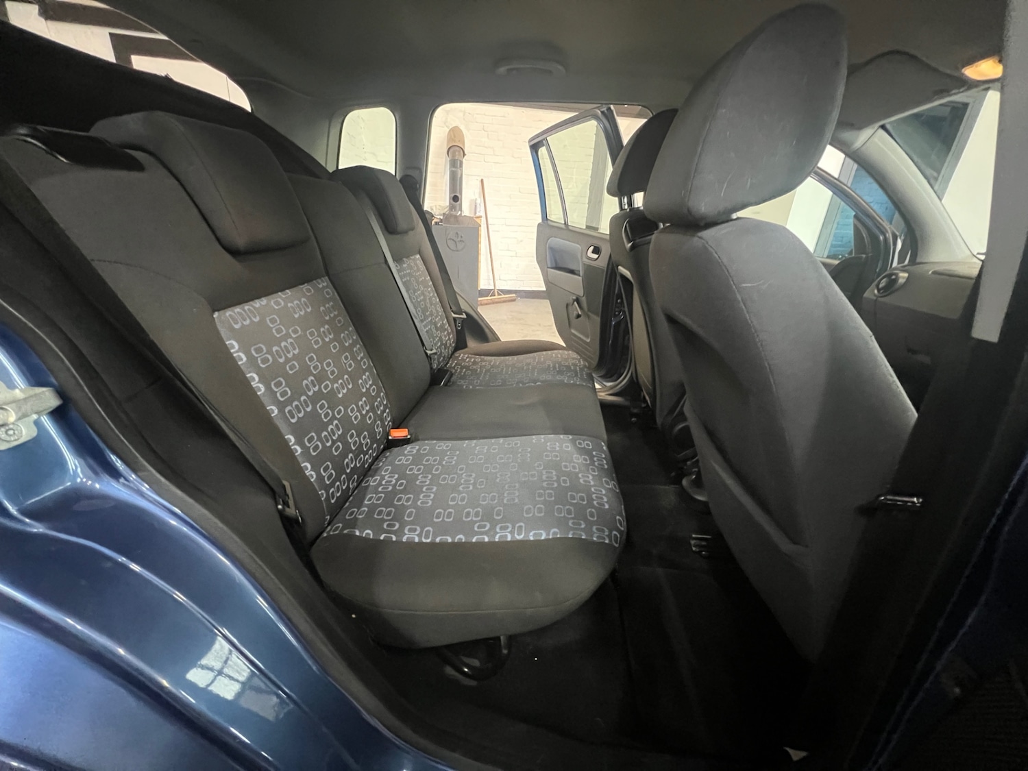 Used Ford Fusion 2005 for sale - 76525798: Photo 18