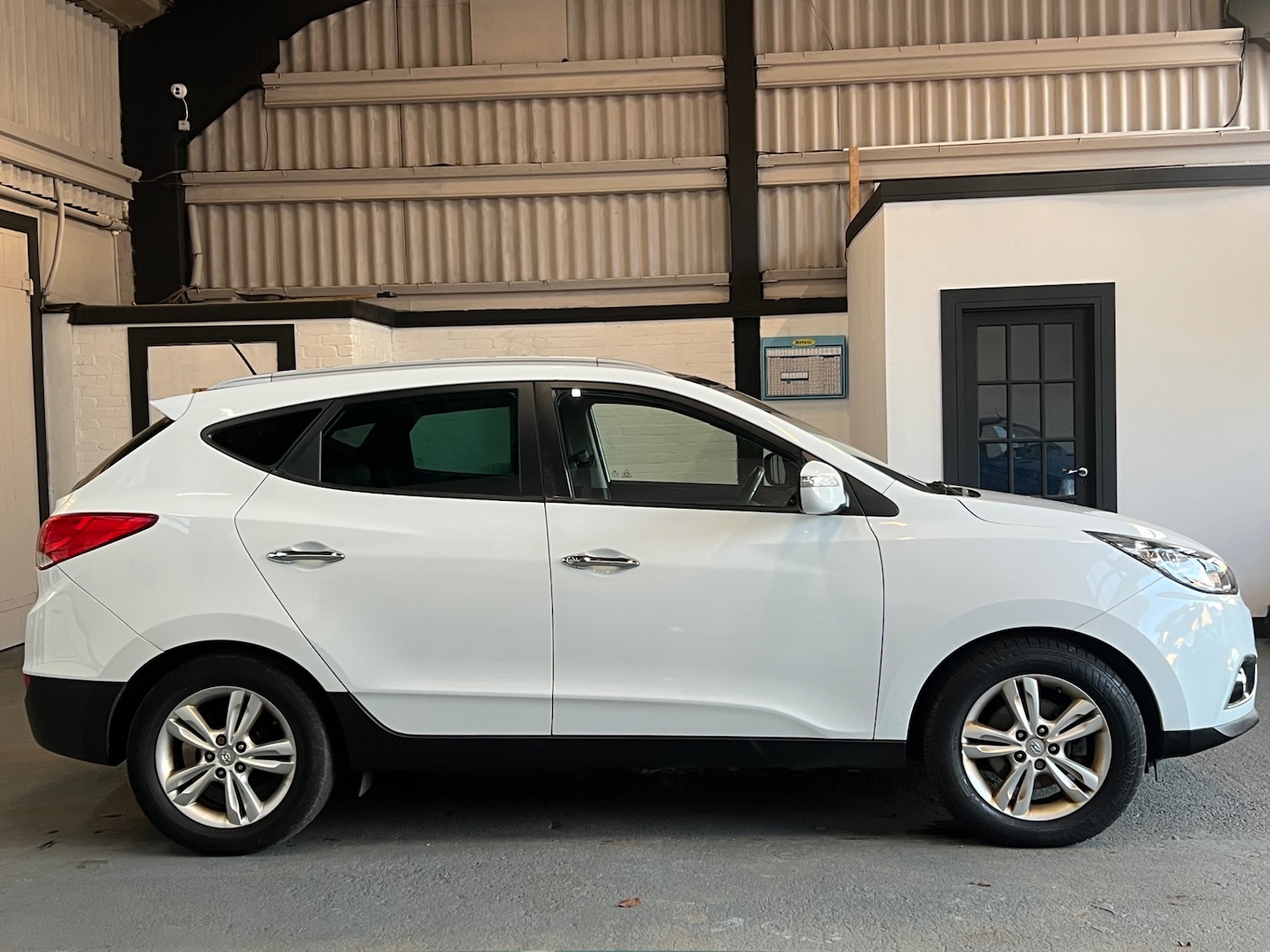 Used Hyundai Ix35 2011 for sale - 76637236: Photo 8