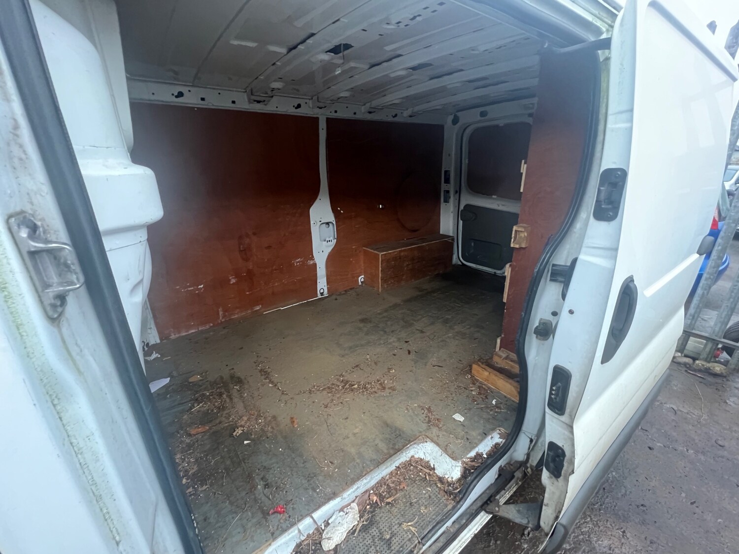 Used Vauxhall Vivaro 2010 for sale - 77516515: Photo 3