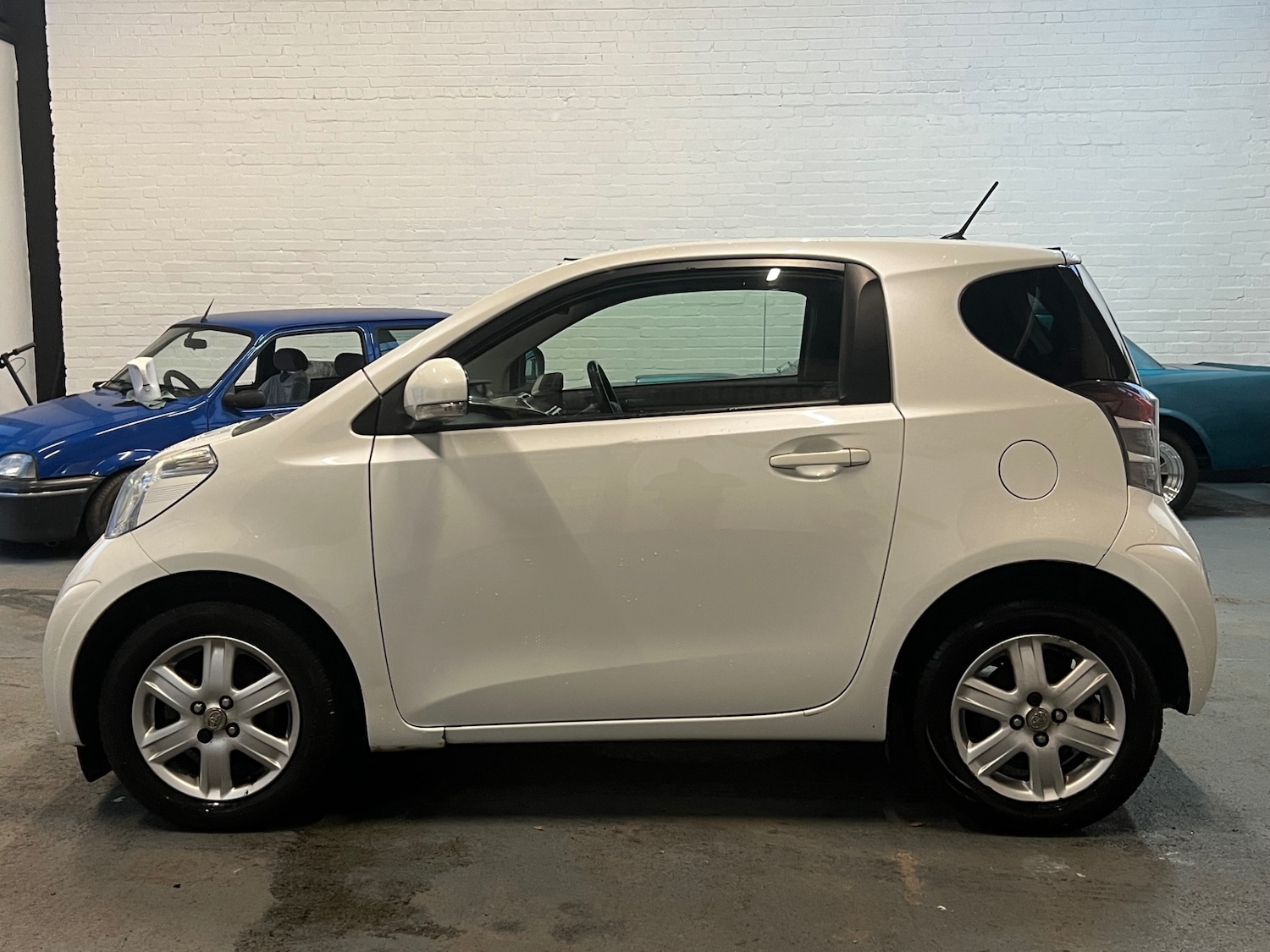Used Toyota IQ 2010 for sale - 76853897: Photo 4