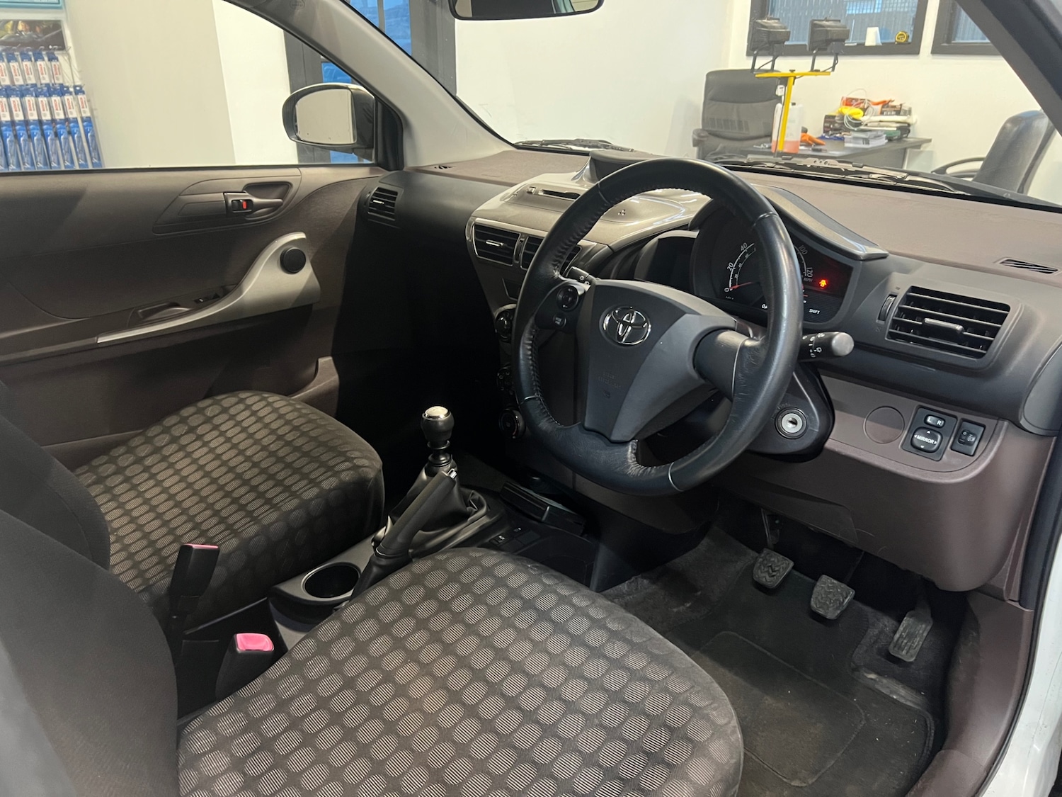 Used Toyota IQ 2010 for sale - 76853897: Photo 9