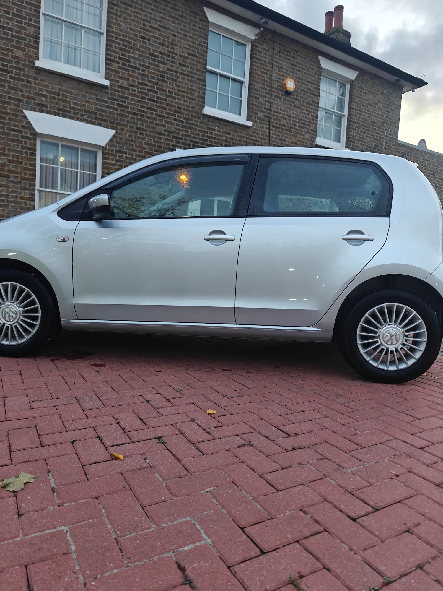 Used Volkswagen up! 2025 for sale - 76531448: Photo 3