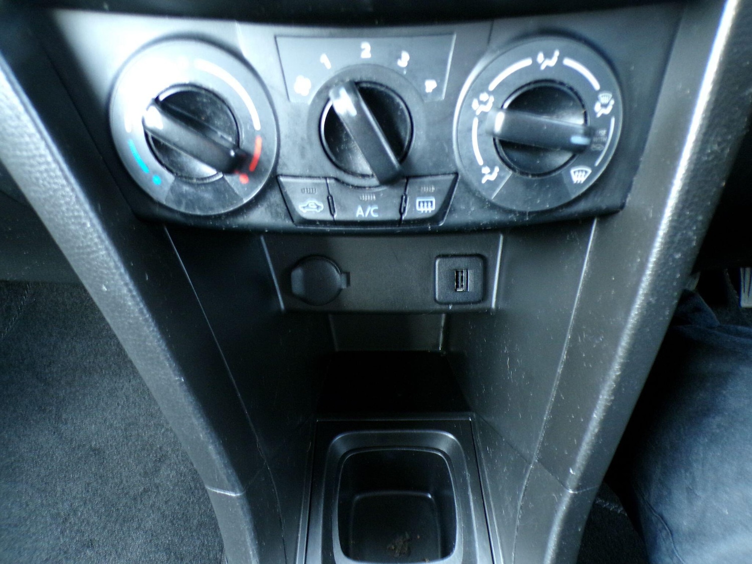 Used Suzuki Swift 2015 for sale - 77646873: Photo 27