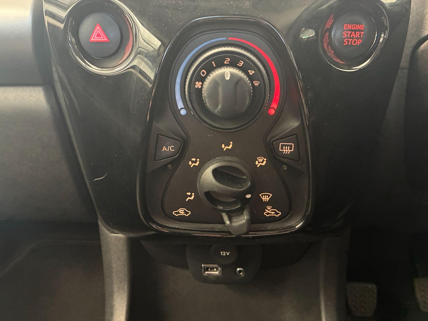 Used Peugeot 108 for sale - 78185525: Photo 24