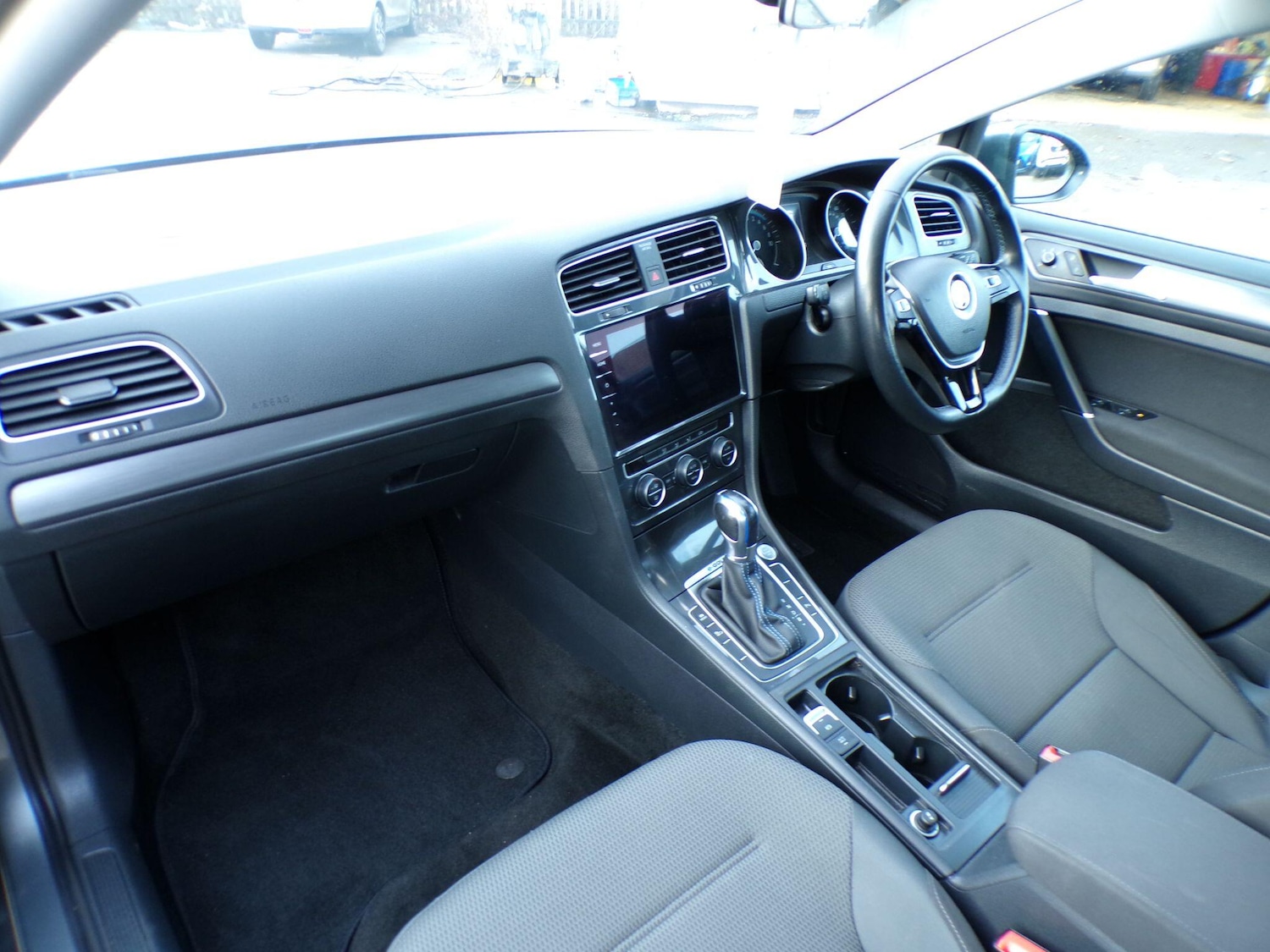 Used Volkswagen Golf 2018 for sale - 77144628: Photo 9