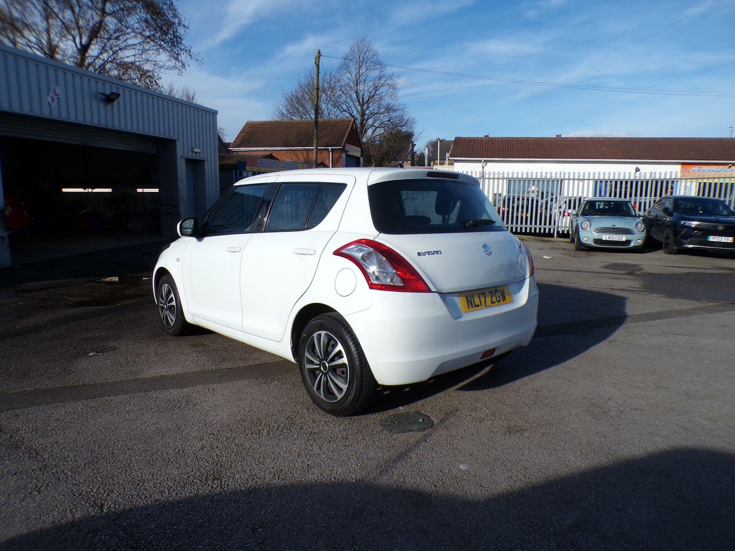Used Suzuki Swift 2017 for sale - 77658094: Photo 4