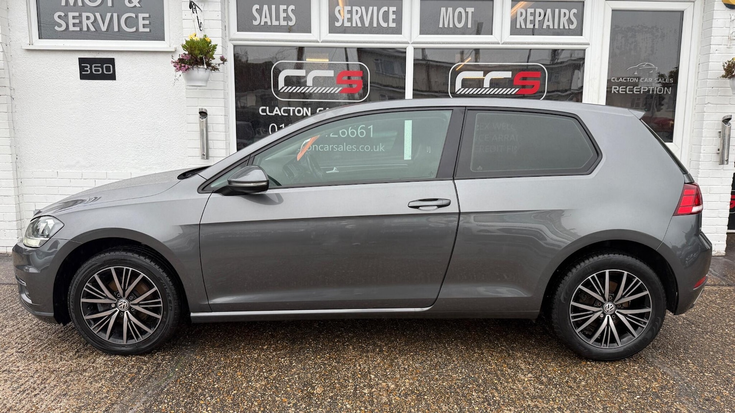 Used Volkswagen Golf 2017 for sale - 76537910: Photo 4