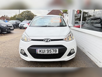 Used Hyundai i10 2015 for sale - 76457369: Photo
