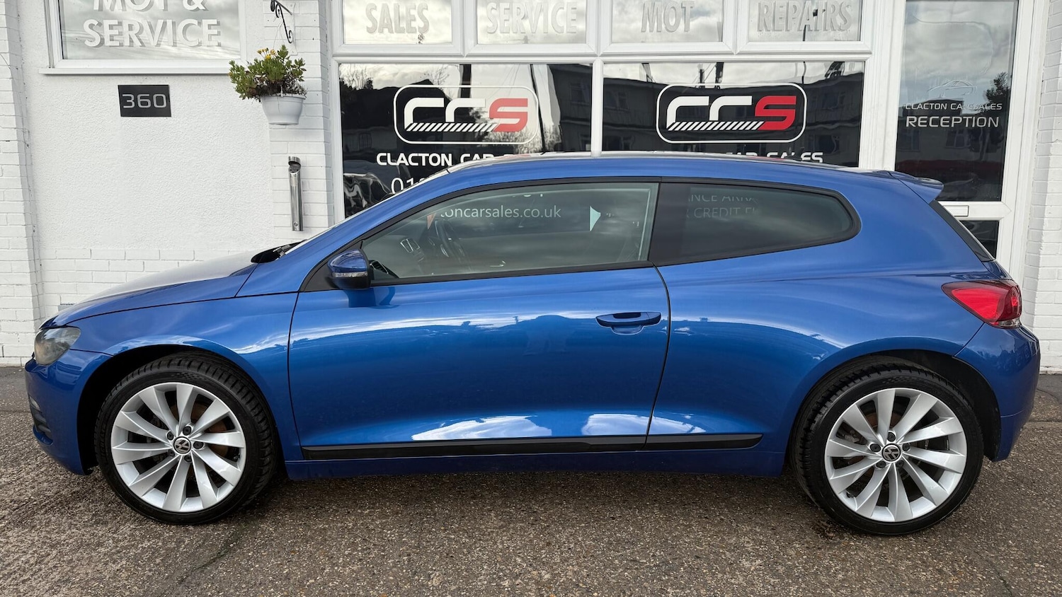 Used Volkswagen Scirocco 2011 for sale - 76993747: Photo 4